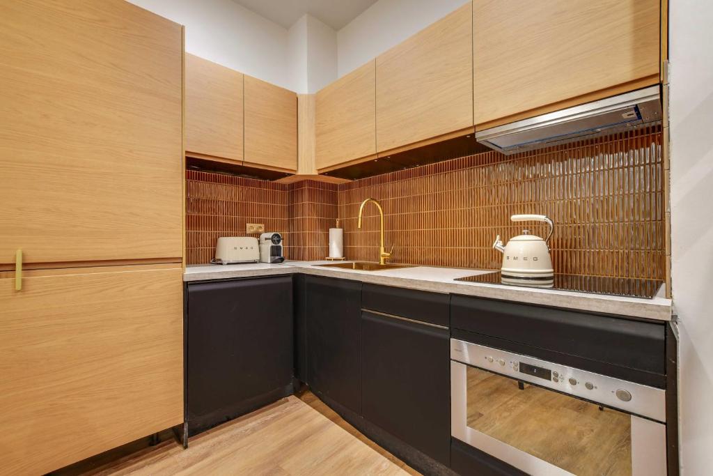 BEAUFITUL APMT - AC -2BR-6P- NOTRE DAME - 2