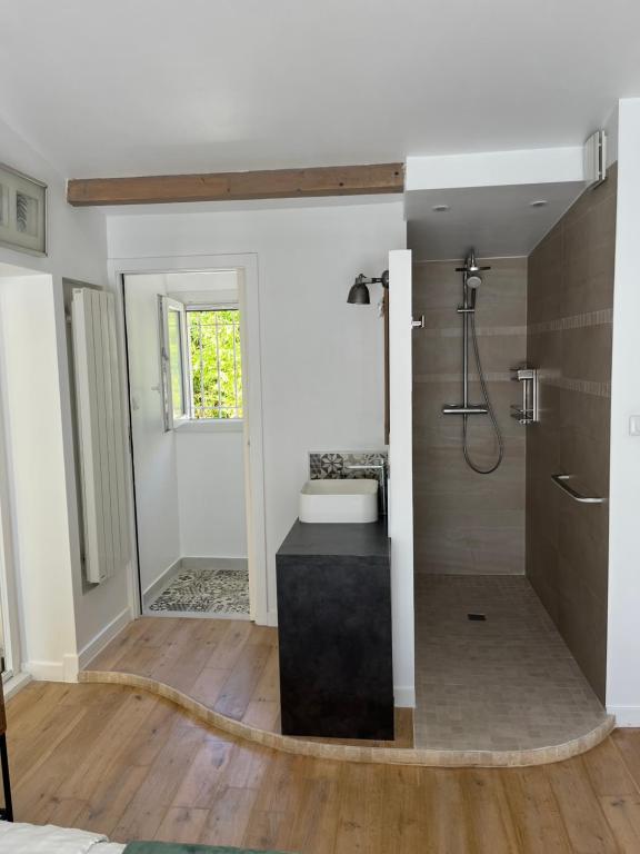 Suite indépendante dans une maison - 5