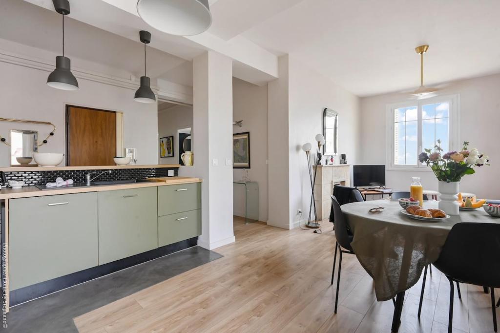 2 Balconies & 2 Bedrooms, Between Panier & Vieux-Port - 3