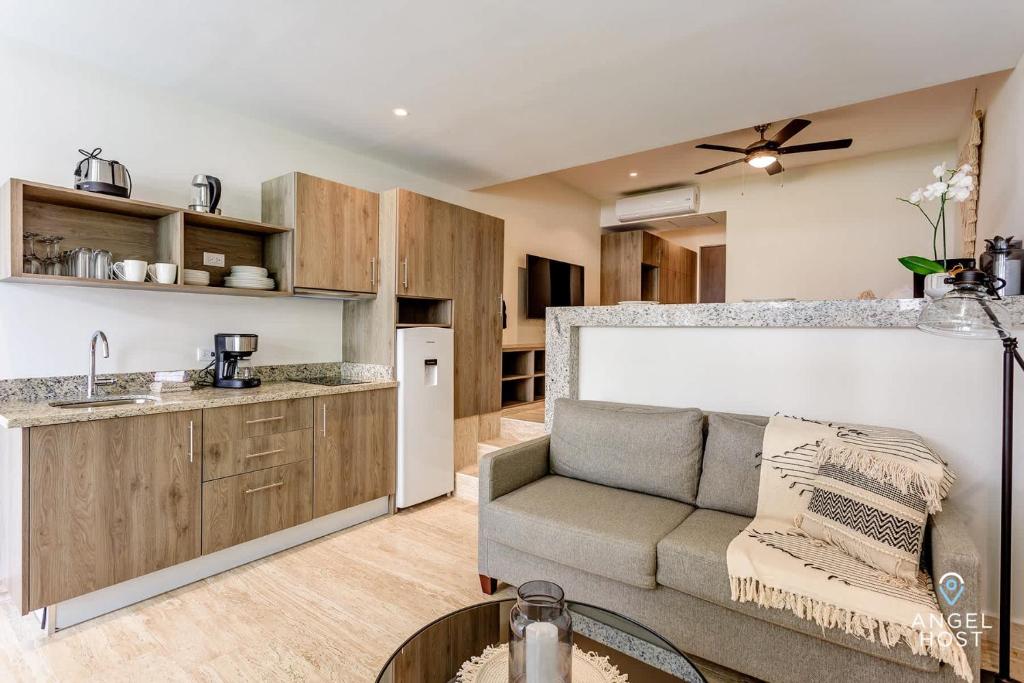 Chic Studio with Roof Pool & Gym Near 5th & Beach - 3