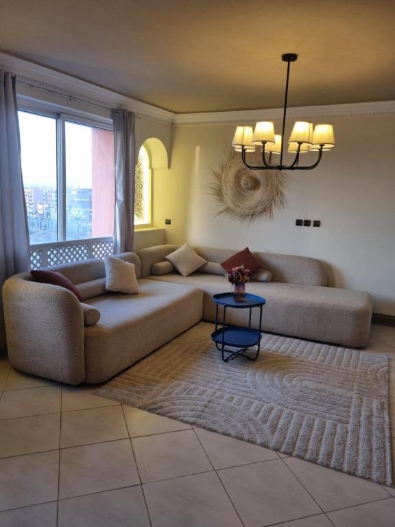 Entire Stylish 3Br Duplex Apartment Steps From Medina and Gueliz, Marakéš