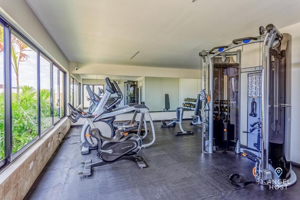 Chic Studio with Roof Pool & Gym Near 5th & Beach - 5