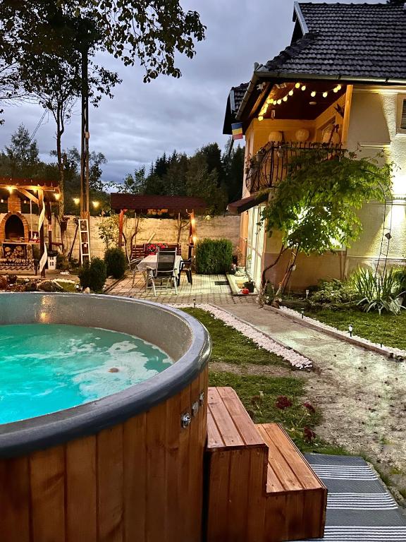 BraziHouse - pine escape with jacuzzi, Petrosani