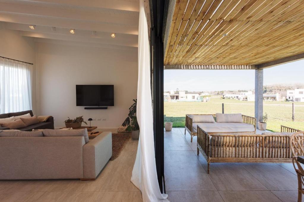 Casa Pedro - Casa en Barrio Privado Arenas Chico Para 6 PAX Con Pileta y Parrilla - 3