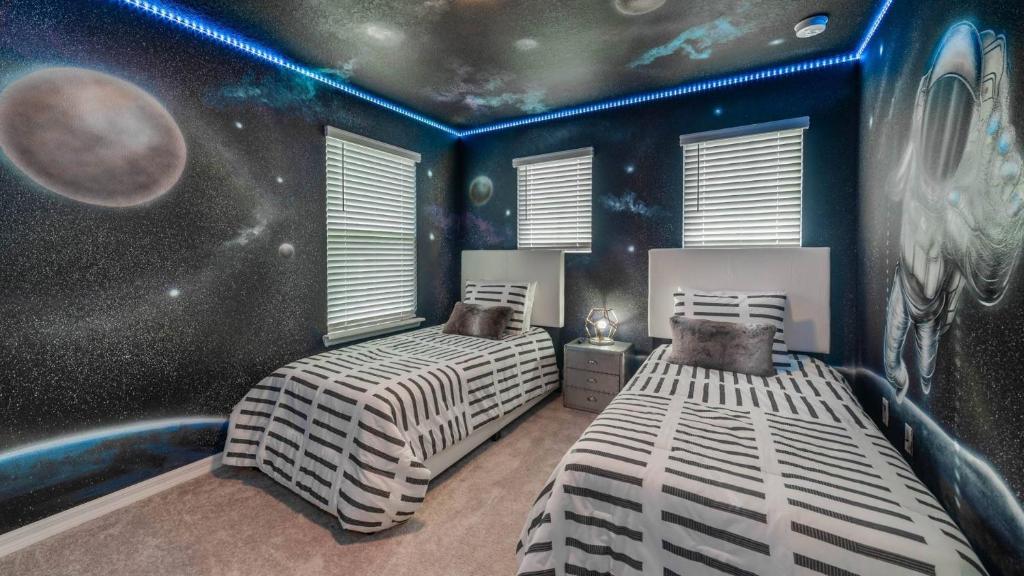 1137 Aloha, Davenport