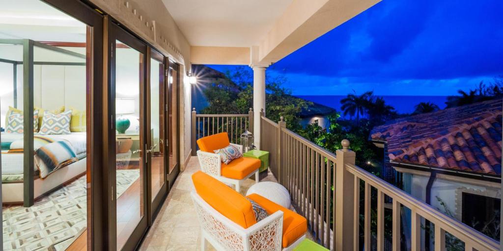 Casa Luna 17 - Gated Seaside Village with Shared Pool, Jacquzi, & Beach Cove, George Town