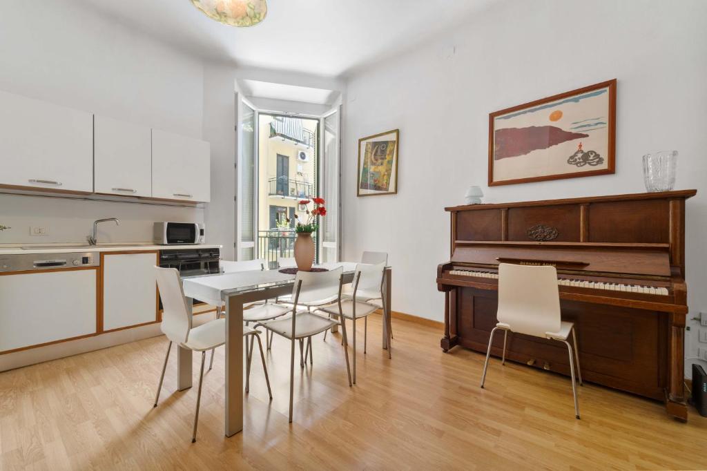Central Milan Apartment - 10 min Duomo - 2
