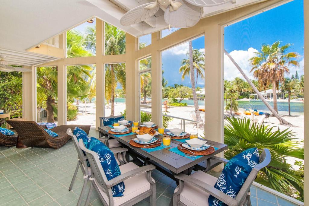 Kai Kotch IH 17, Driftwood Village