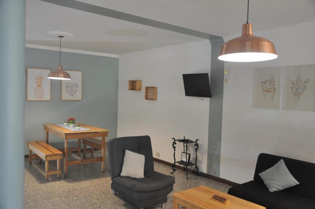 Laureles, casa completa y amplia para grupos grandes - 5