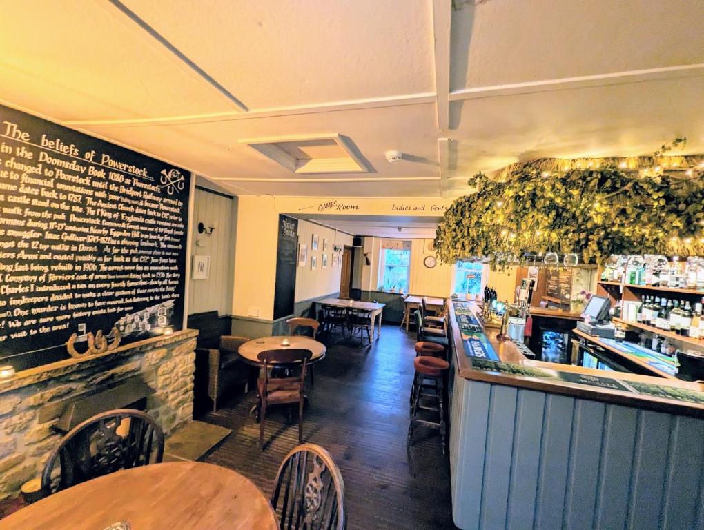Three Horseshoes Inn, Powerstock photo 3