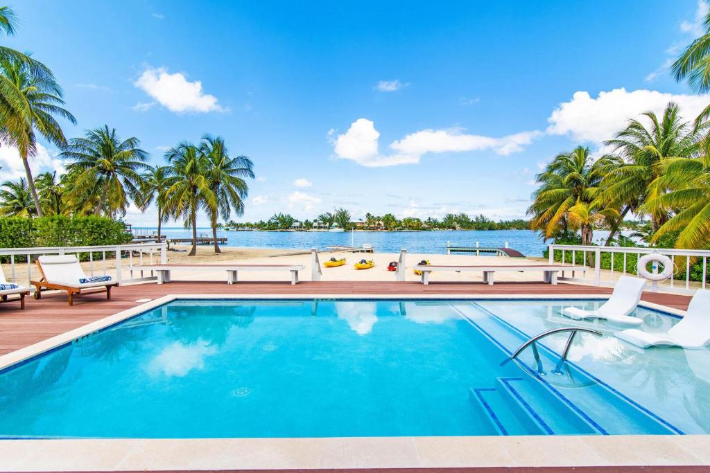 SKai Fall by Grand Cayman Villas, Driftwood Village