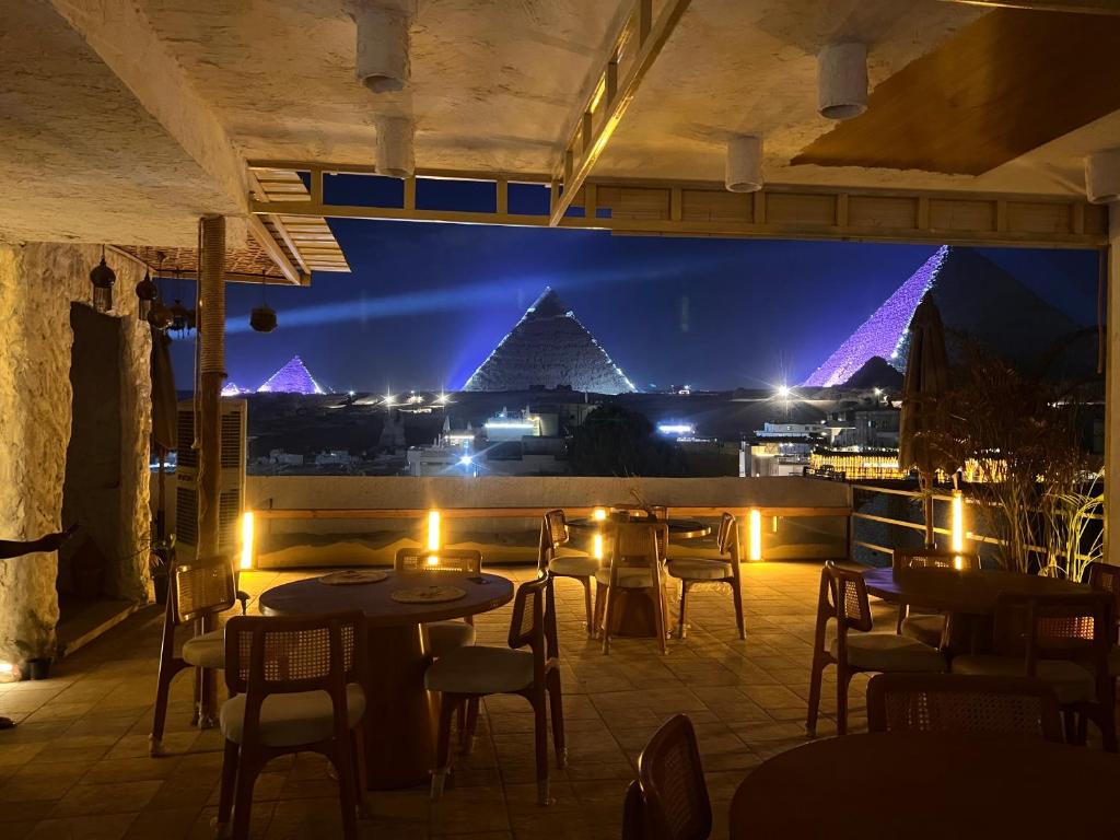 Pyramids Top view inn, Káhira