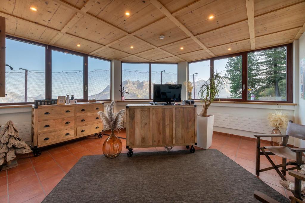 Berghotel Trübsee - Accessible Only by Cable Car - 5