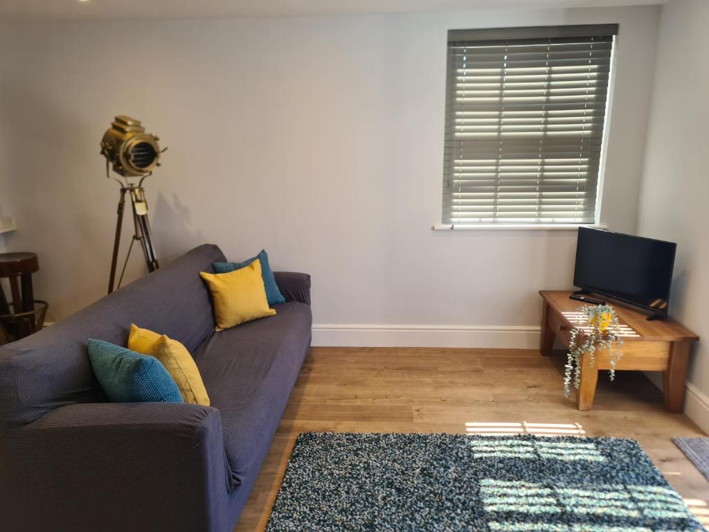 Number 10 - Stunning brand new house - sleeps 6 - free parking, Topsham