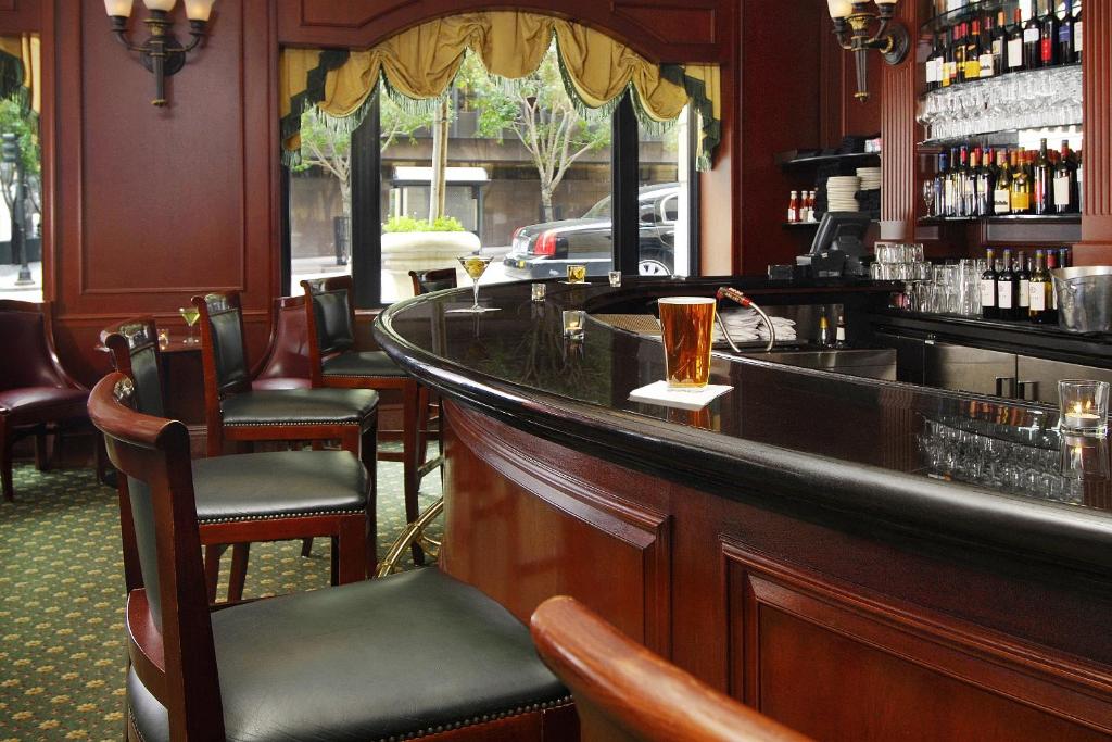 Bar/ Salón