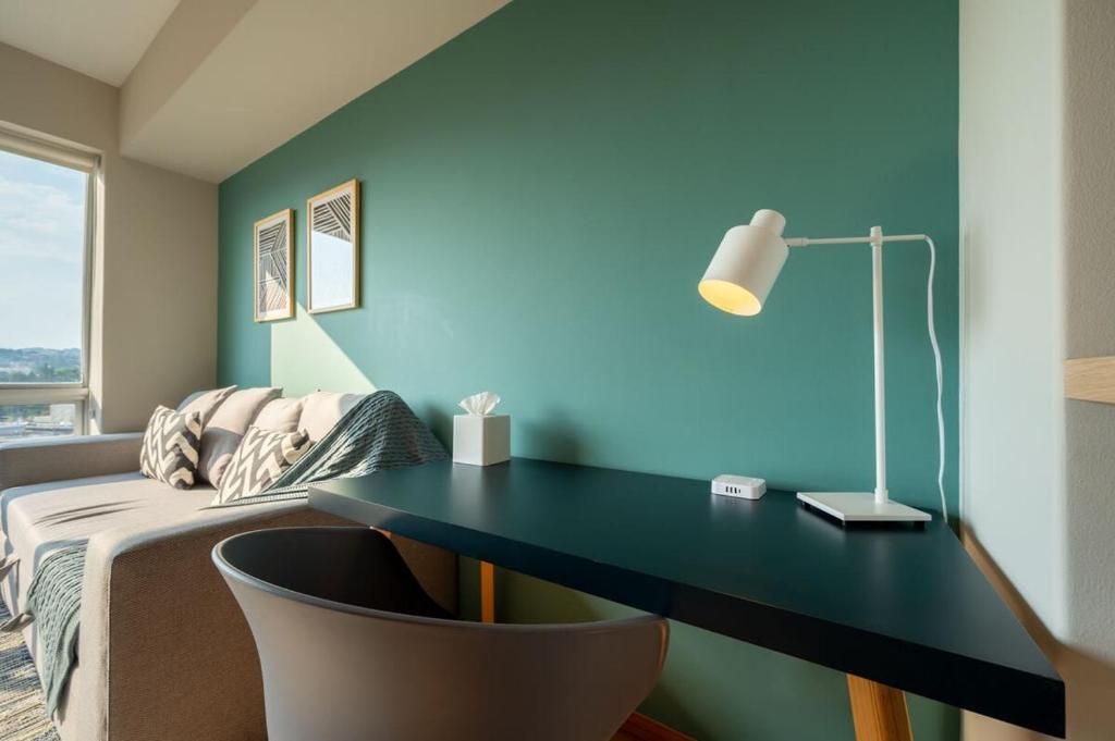 Capitalia Chic 3BR with Premium Amenities - 2
