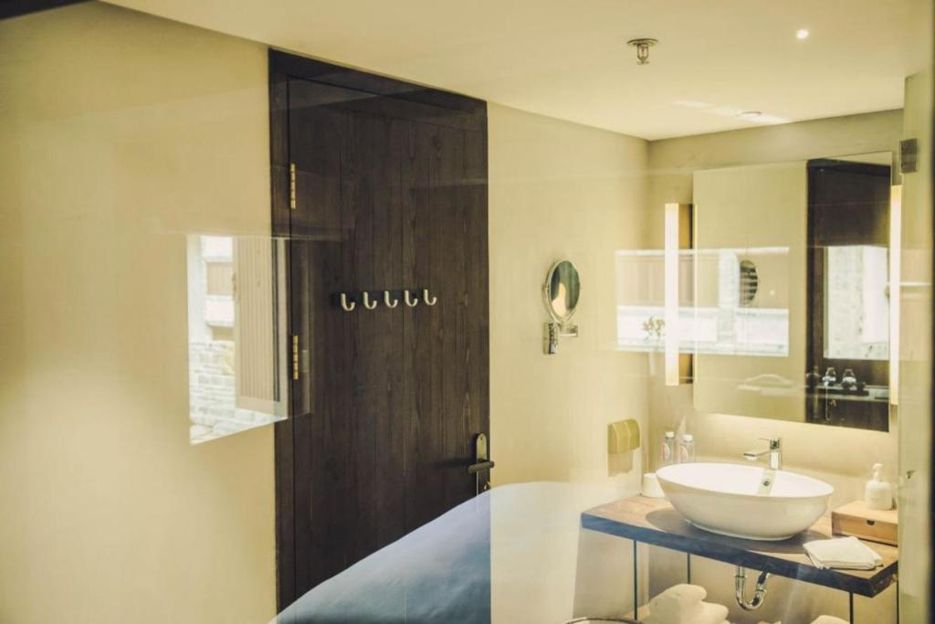 Tsingpu Tulou Retreat, Shitou