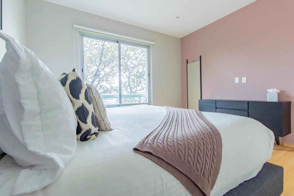 2BR Santa Fe Style & Comfort with Gym & Parking - 3