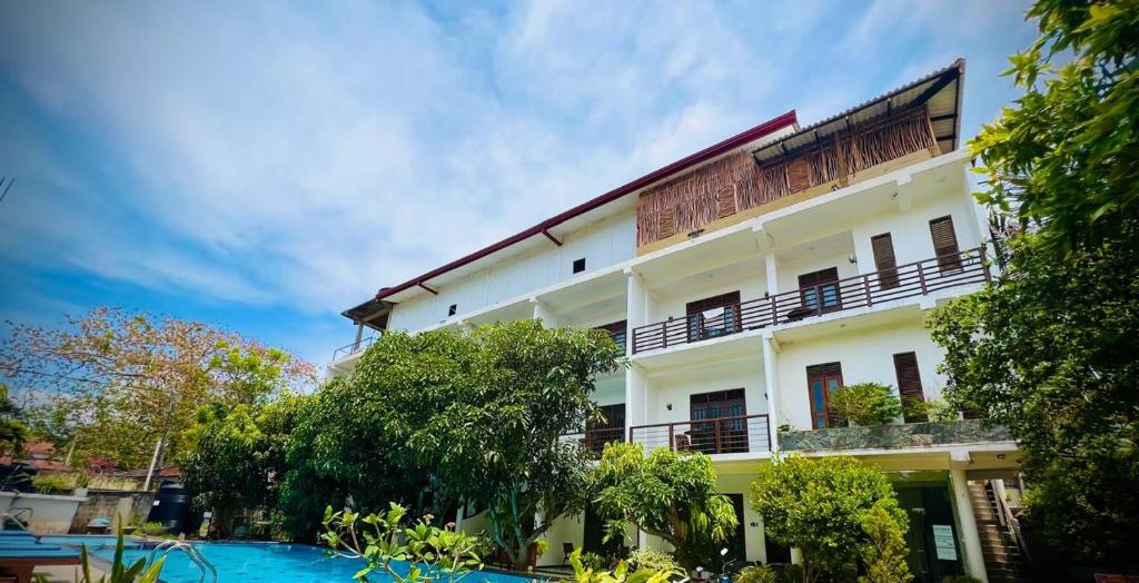 Wavelength, Mirissa (jih)