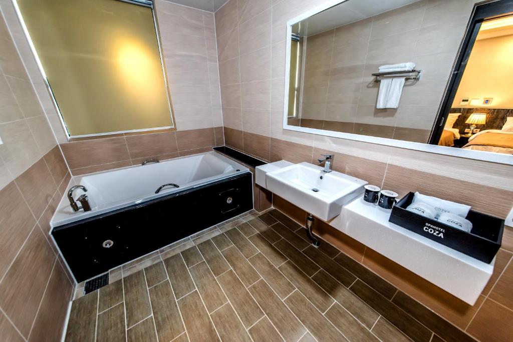 Seawater Spa Hotel Coza photo