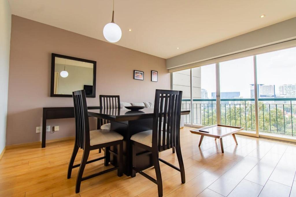 Capitalia Luxe 1BR Stay with Top Features - 2