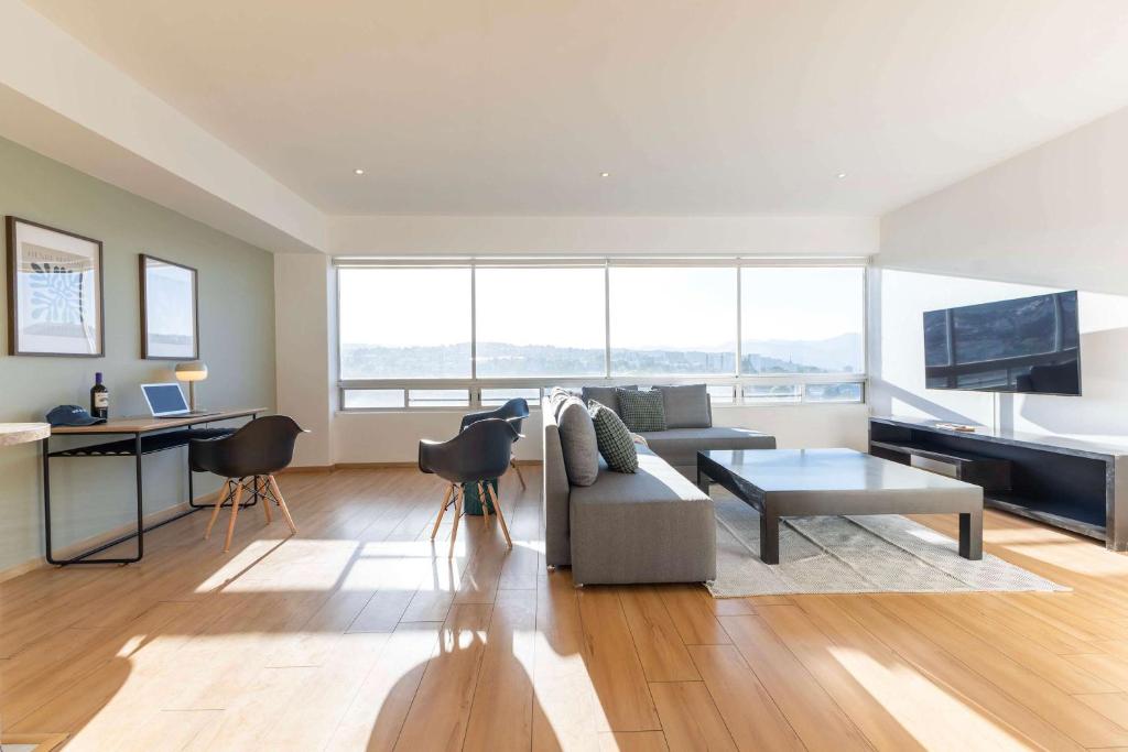 Capitalia Chic 2BR with Gym Near Expo Santa Fe - 1
