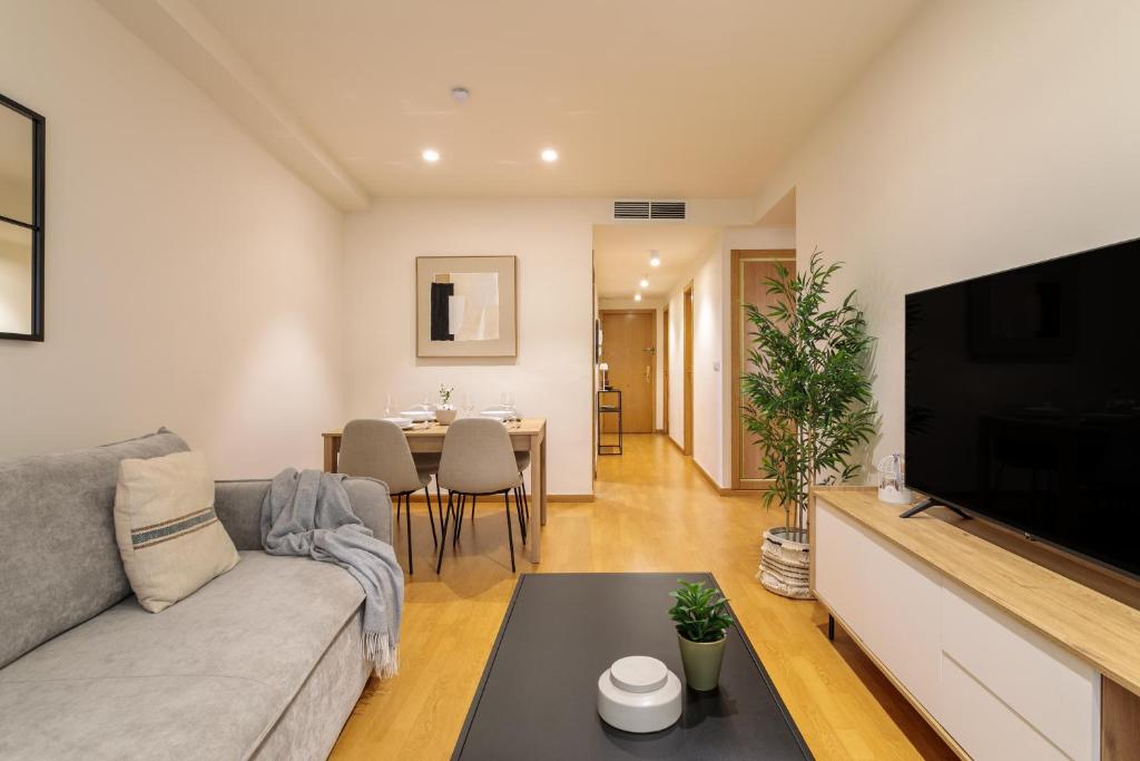 Maikran Signature Exclusive Town Hall Apartment - 3