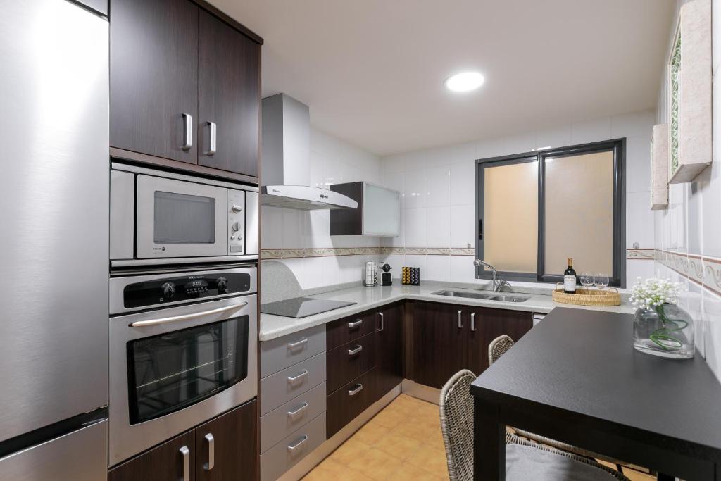 Maikran Signature Exclusive Town Hall Apartment - 4
