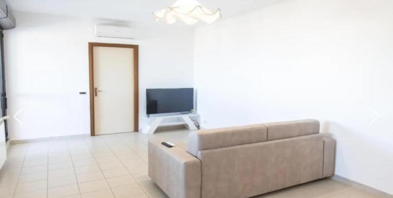 Caduti della Resistenza Home, Рим
