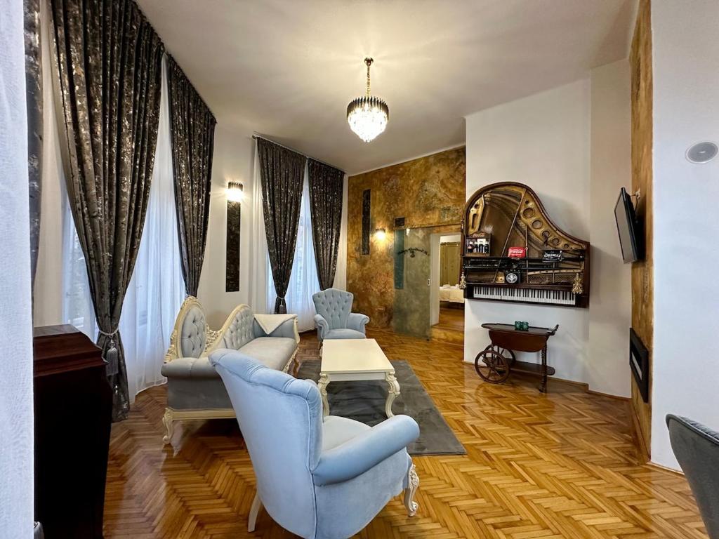 Royal Escape in Bohuș Palace - Heart of Arad, Arad