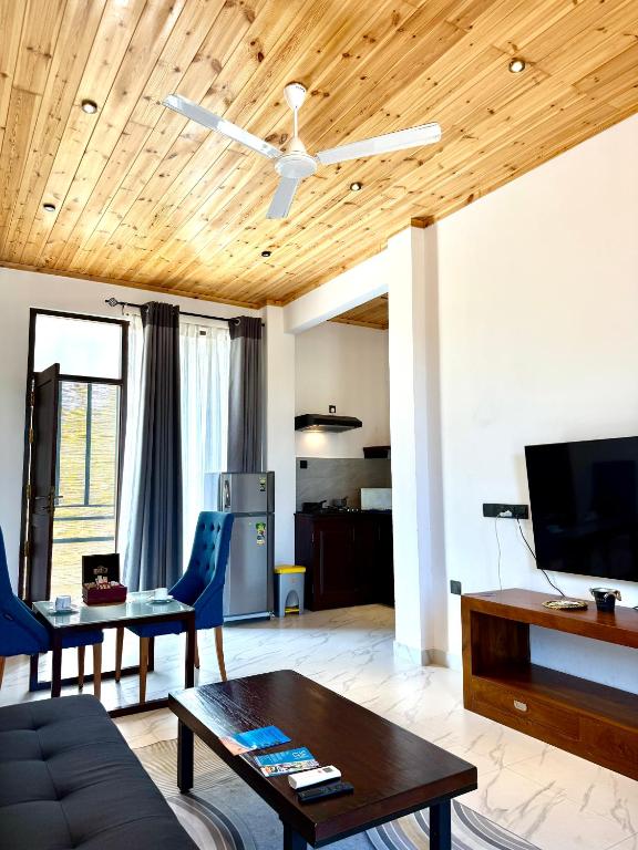 Clear Point Studio, Dikwella