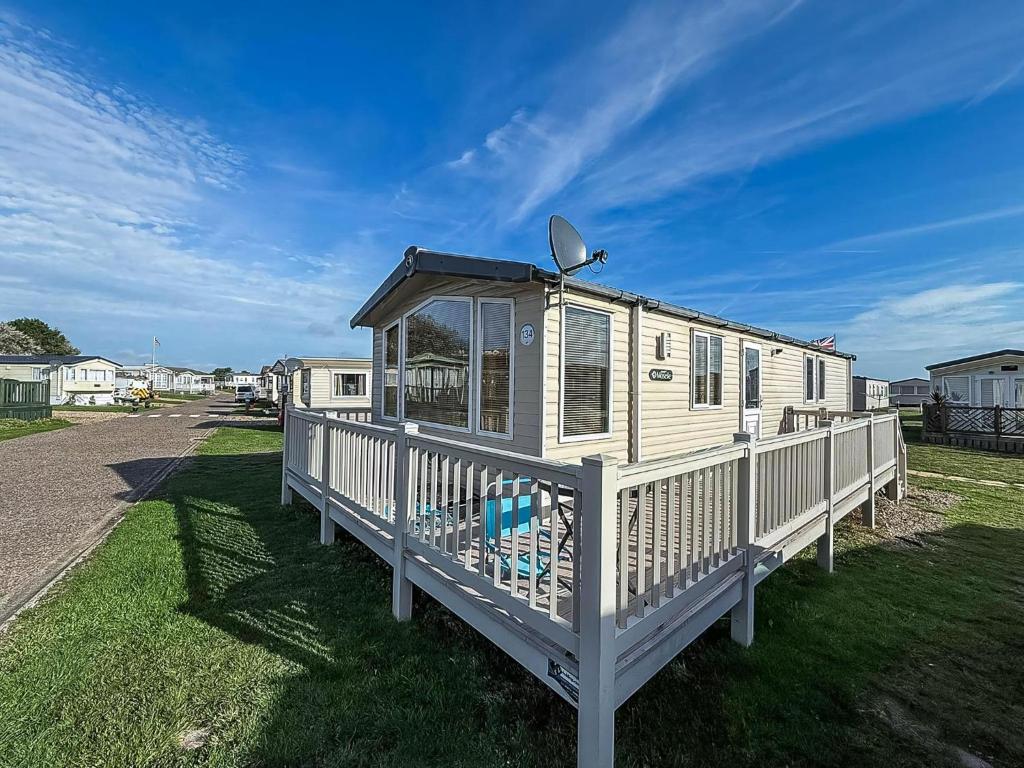 Lovely Caravan With Spacious Decking At North Denes In Suffolk, Ref 40134Nd, Lowestoft