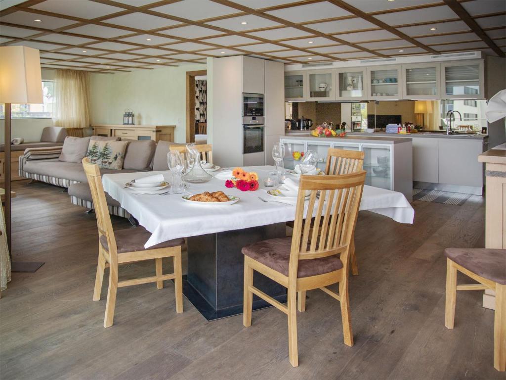 Apartment Chesa Piz Mezdi - St- Moritz by Interhome - 2