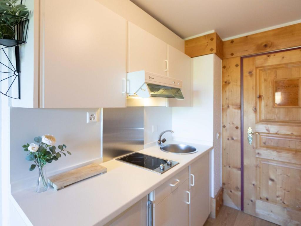 Studio Le Bristol A25-31 by Interhome - 5