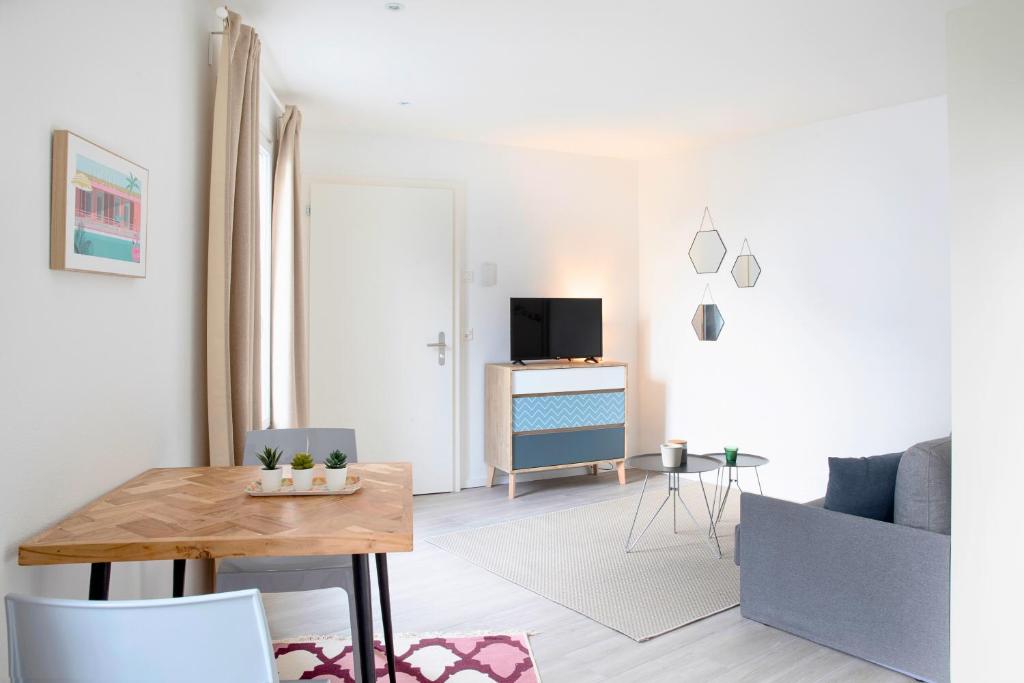 Modern Smart Studios with Prime City Center Location - AL9, Lausanne