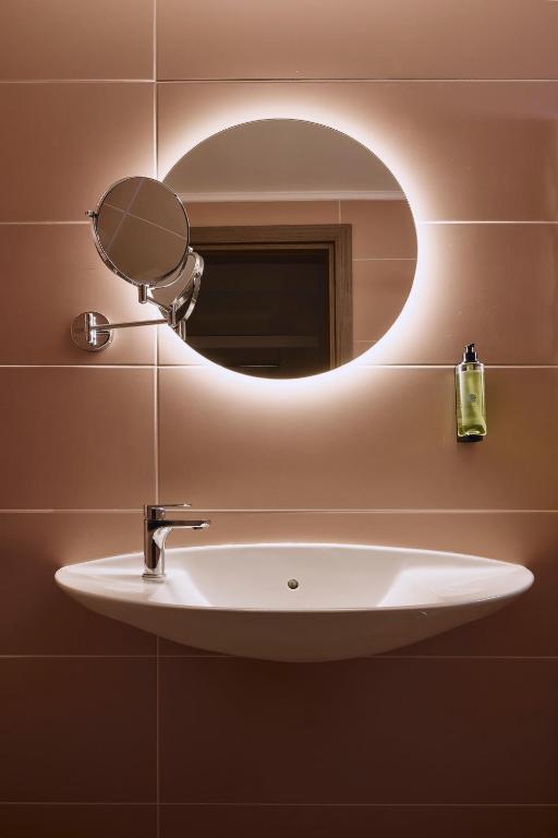 Glavas Inn Hotel — Hotel rooms in Gerakini, Central Macedonia