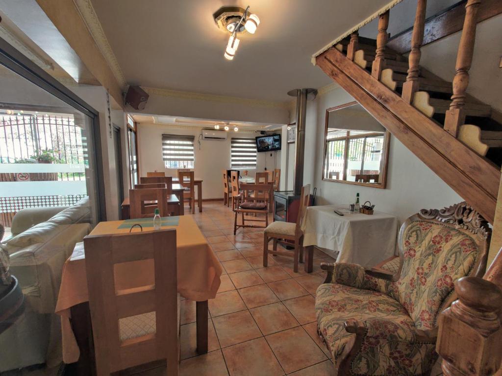 Hostal Casa Familia - 2