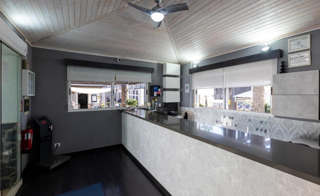The Harbour Club — Hotel building in Acantilado de los Gigantes, Canary Islands