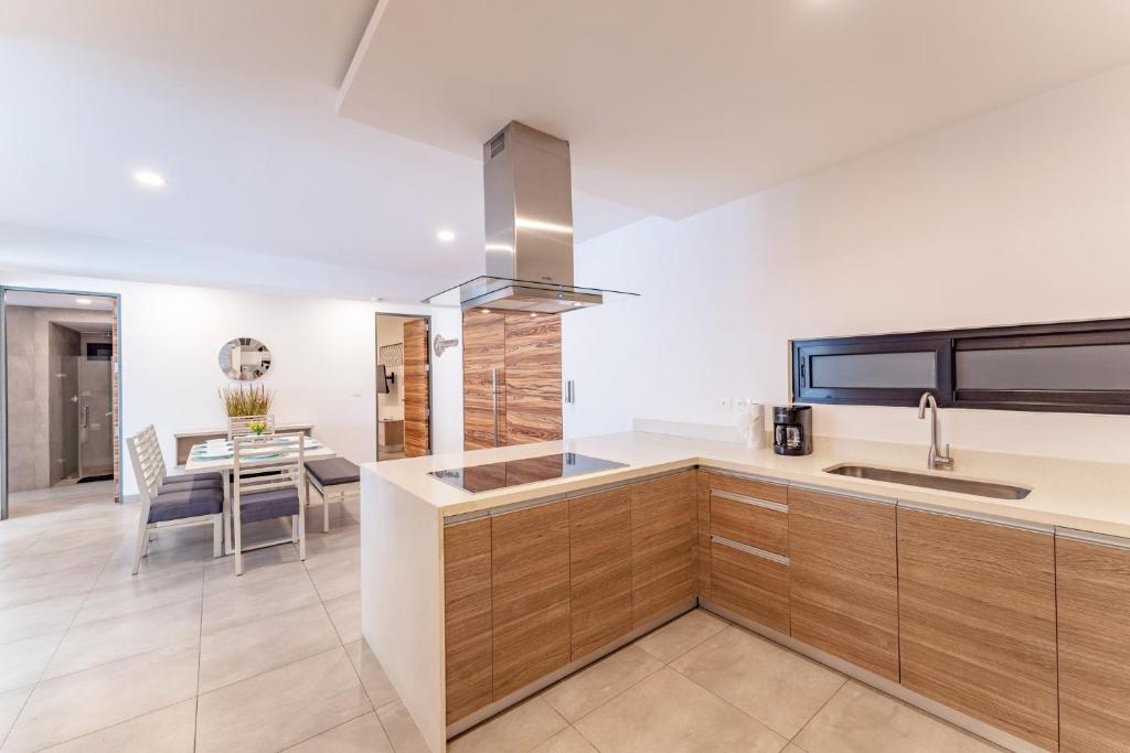 Condo at Icono 3 Bedrooms close 5th, Playa del Carmen