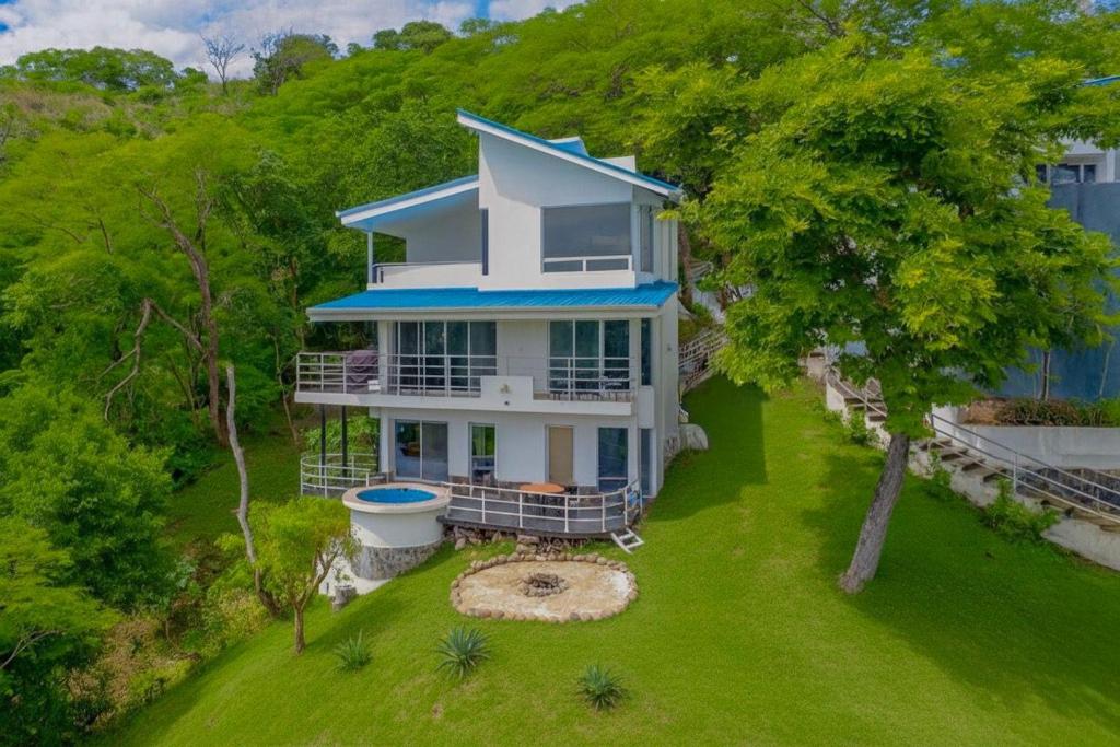 Gorgeous Ocean View Private home, 4 bedrooms with en suite, private plunge pool, Coco