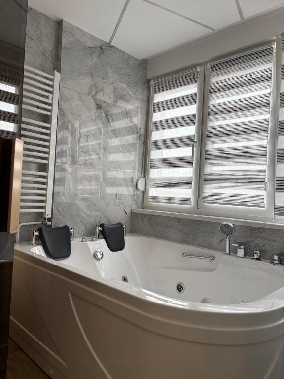 Relax Apartment with sauna and jacuzzi in city center - 3
