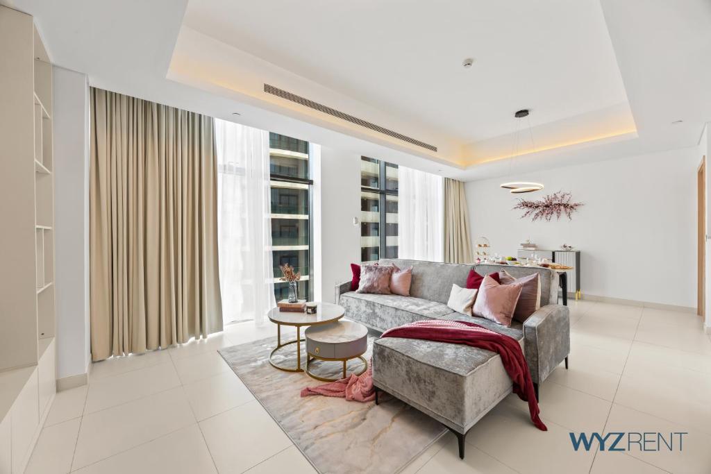 Blooming 1 BR 5 min to Dubai Mall with Pool access, Дубай