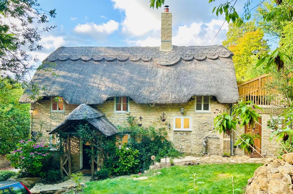 Thatched Cottage 2 Bed 2 Bath in Stour Provost near Shaftesbury and Longleat, Stour Provost