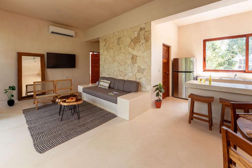 Ahal Luxe 3BR Penthouse Haven with Private Rooftop Pool & Plunge Pool - 2
