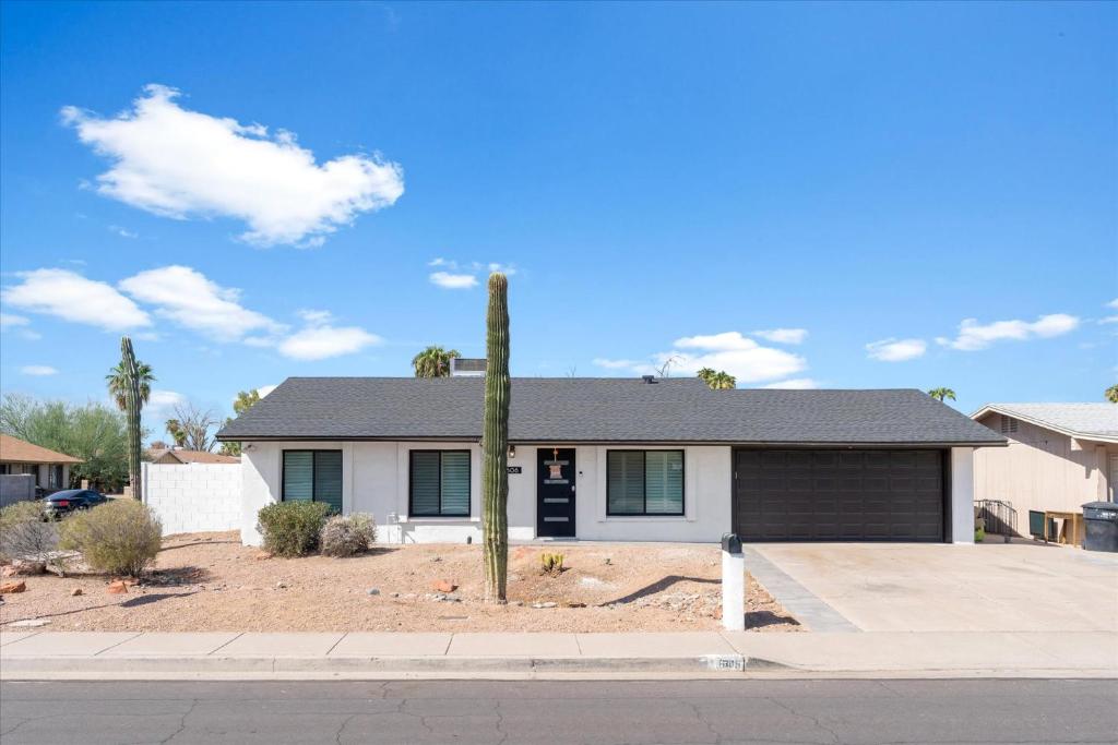 Rock and Glam Paradise, Tempe