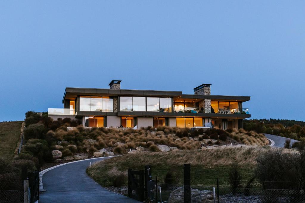 Ridgecrest - Sleeps 12 - Mountain Views, Wanaka