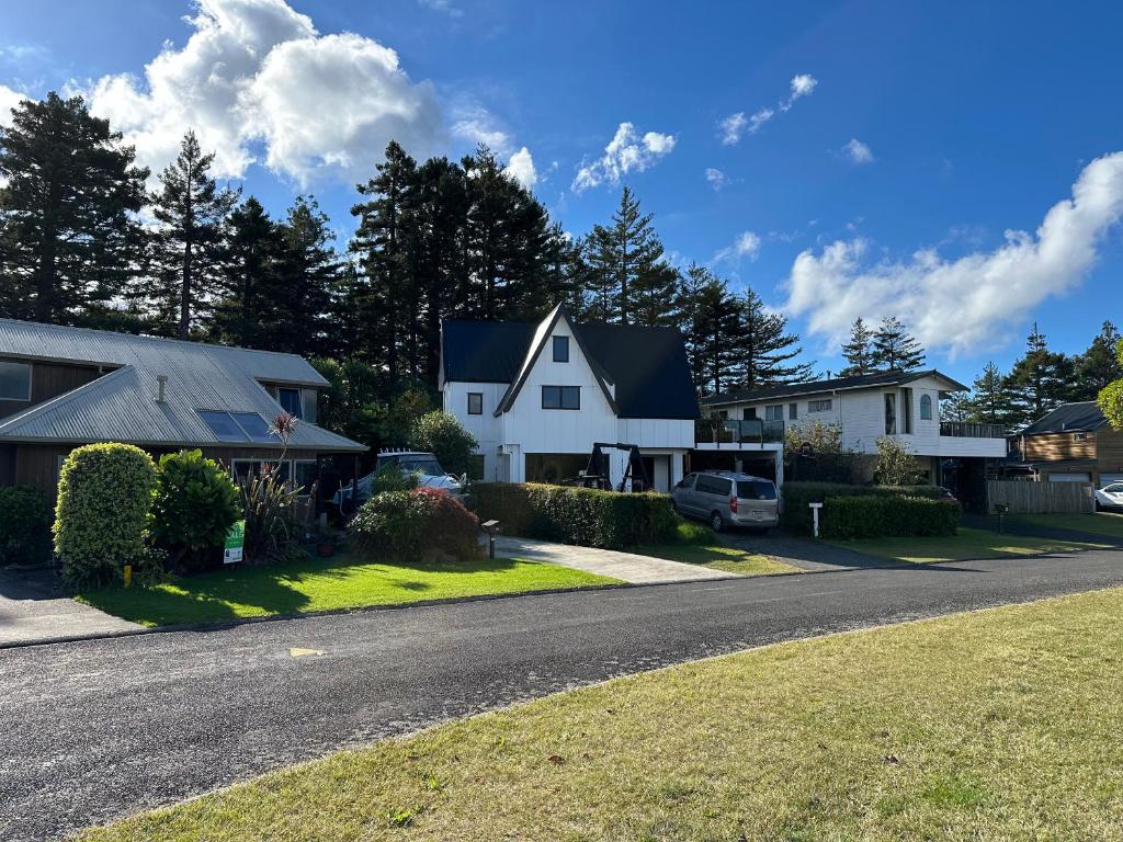 Hosts on the Coast Tranquil Views Studio, Whangamata