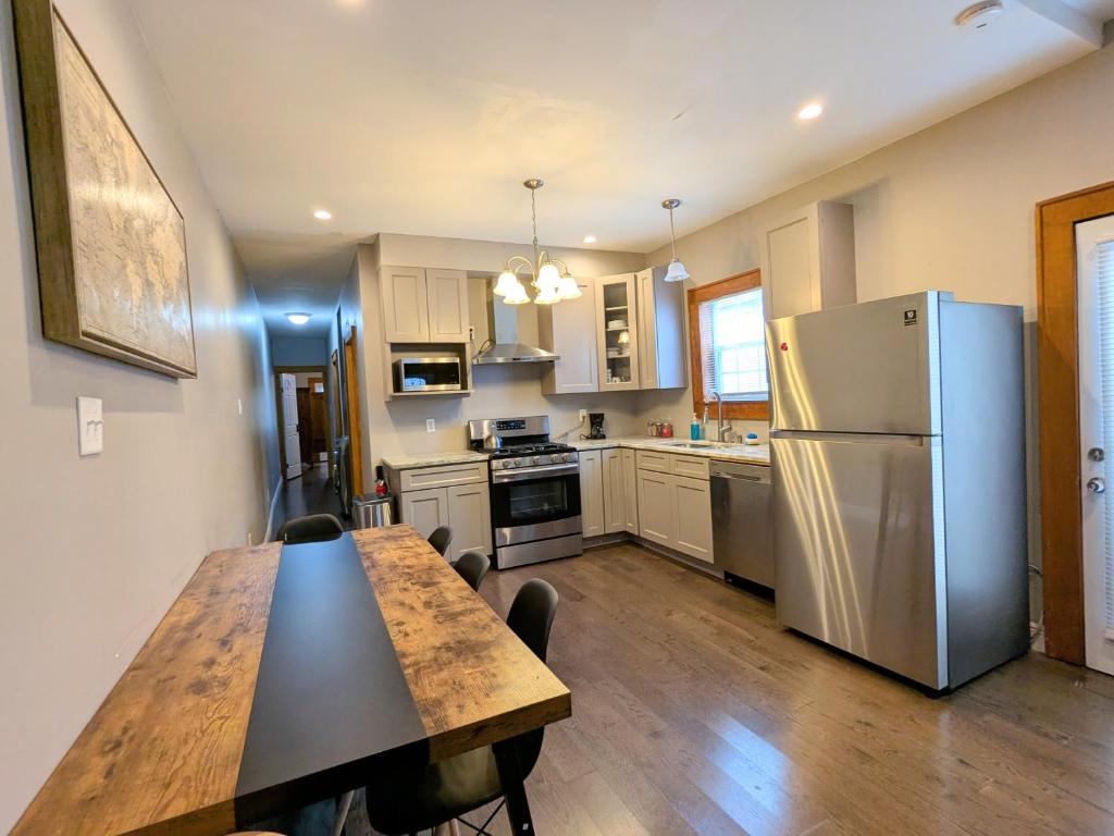 Feline Twins, New Orleans