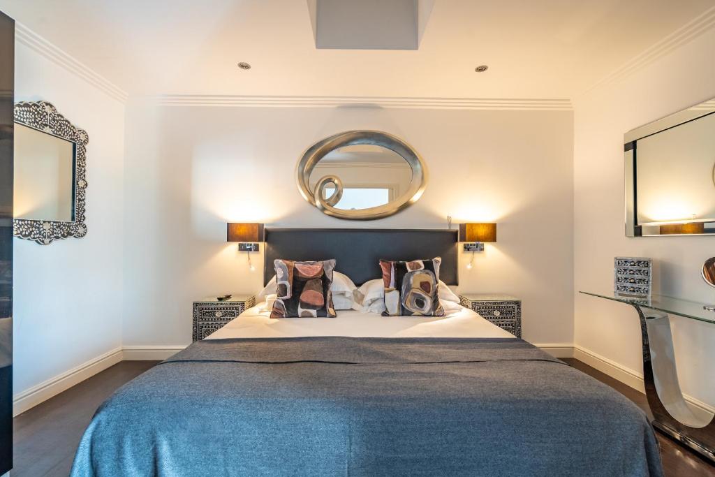 Strozzi Palace Suites by Mansley, Cheltenham