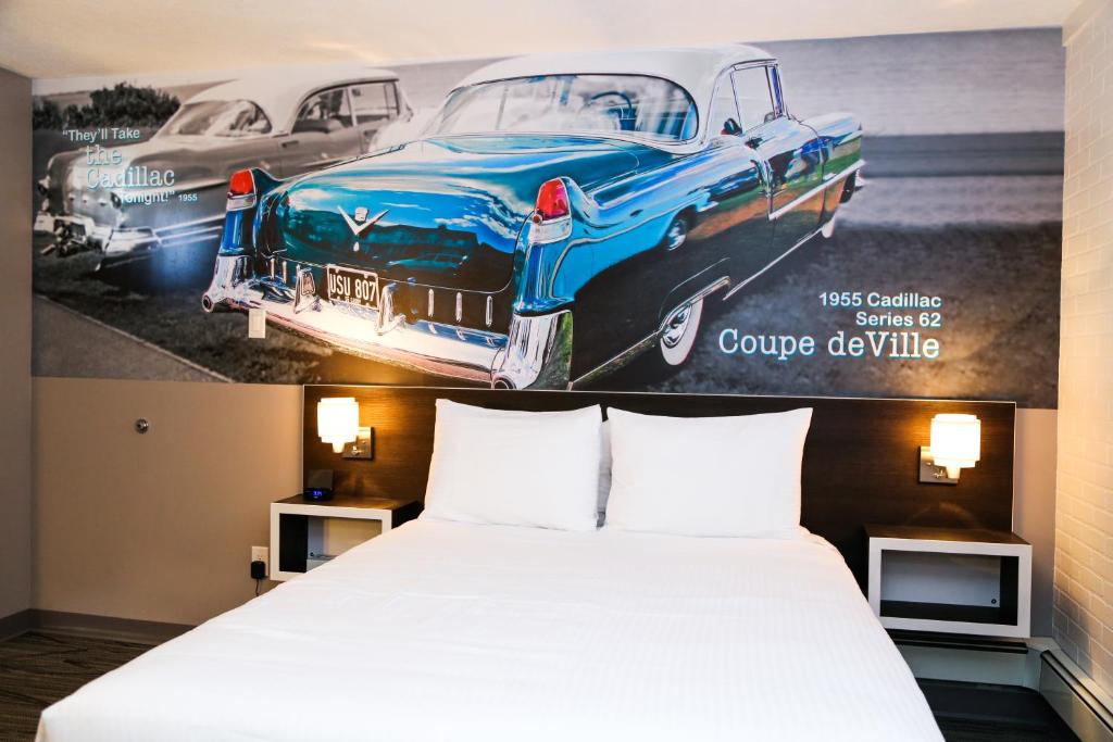 Cadillac Motel Niagara photo